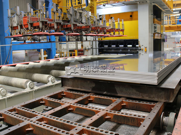 明泰鋁業(yè)5052汽車(chē)鋁板直銷(xiāo)廠(chǎng)家_價(jià)格優(yōu)惠